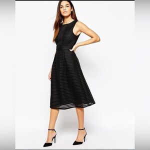 Gianni Bini Size 6 Black Sleeveless V-neck A-line Midi Dress